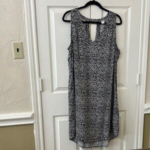 Old Navy Sleeveless Black and White Dot Shift Dress
